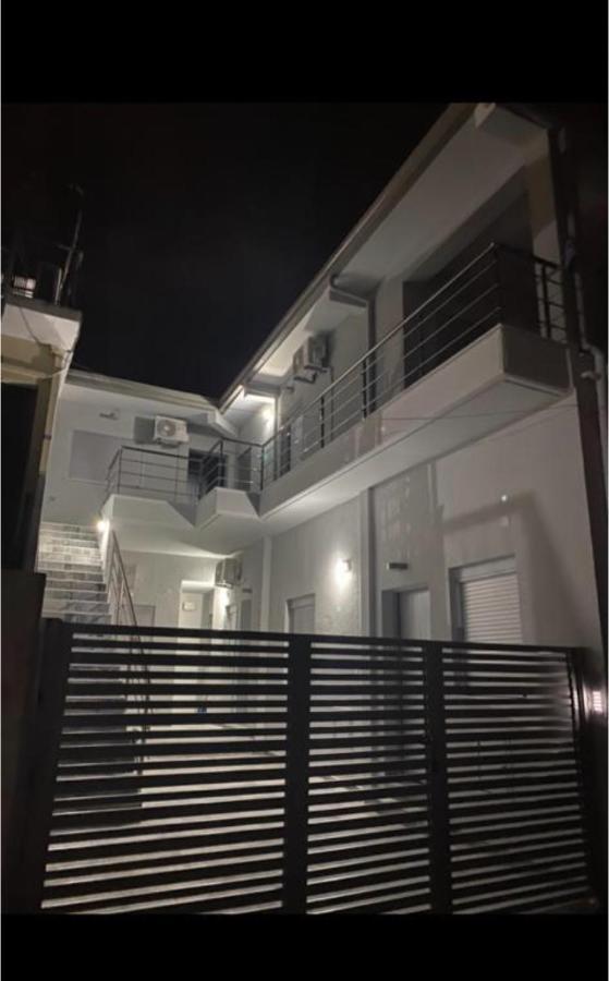 Όμορφο Δυάρι Με Βεράντα.! Apartman Kalamáta Kültér fotó