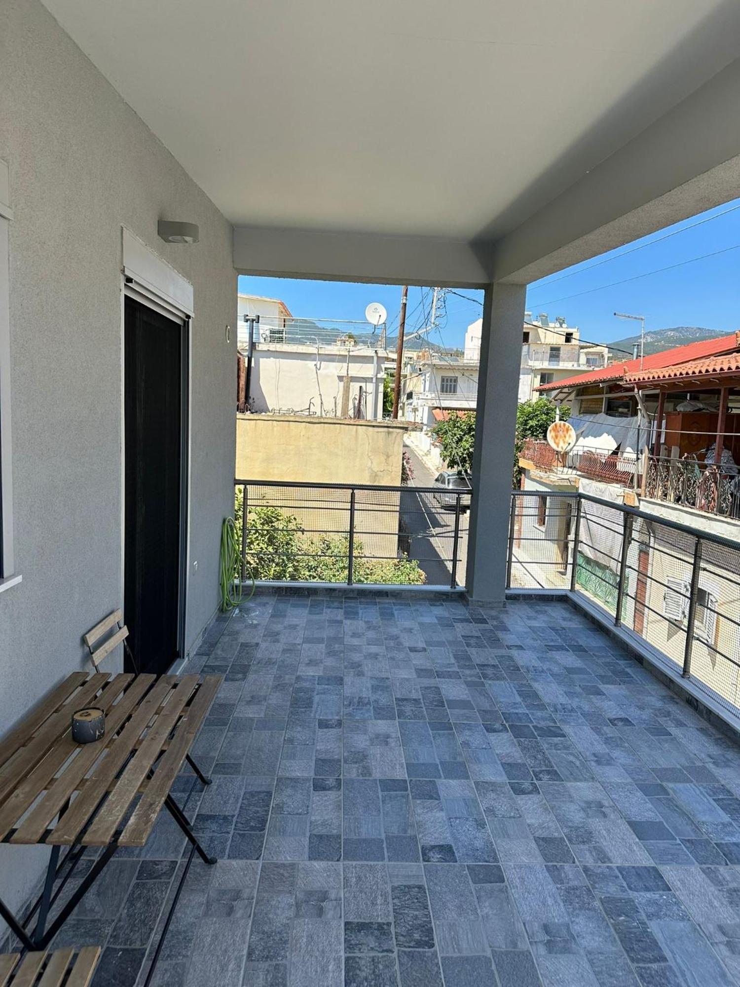 Όμορφο Δυάρι Με Βεράντα.! Apartman Kalamáta Kültér fotó